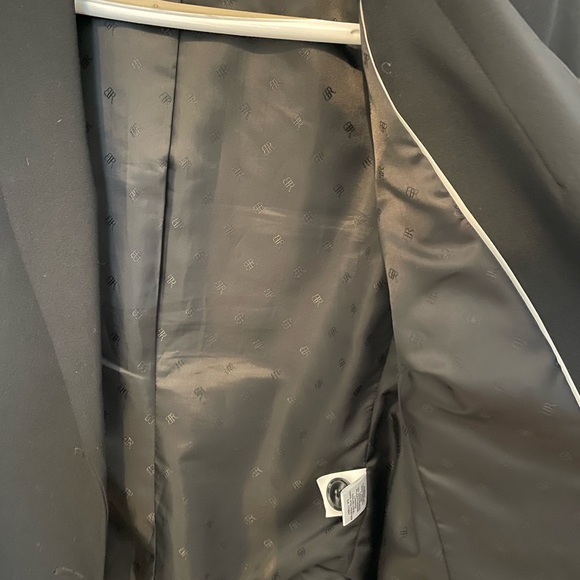 Beautiful Skirt Suit - Picture 5 of 7